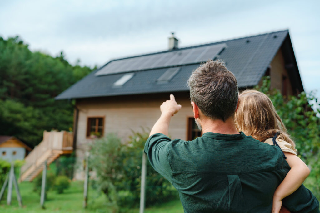 pappa-dotter-och-solpanel-