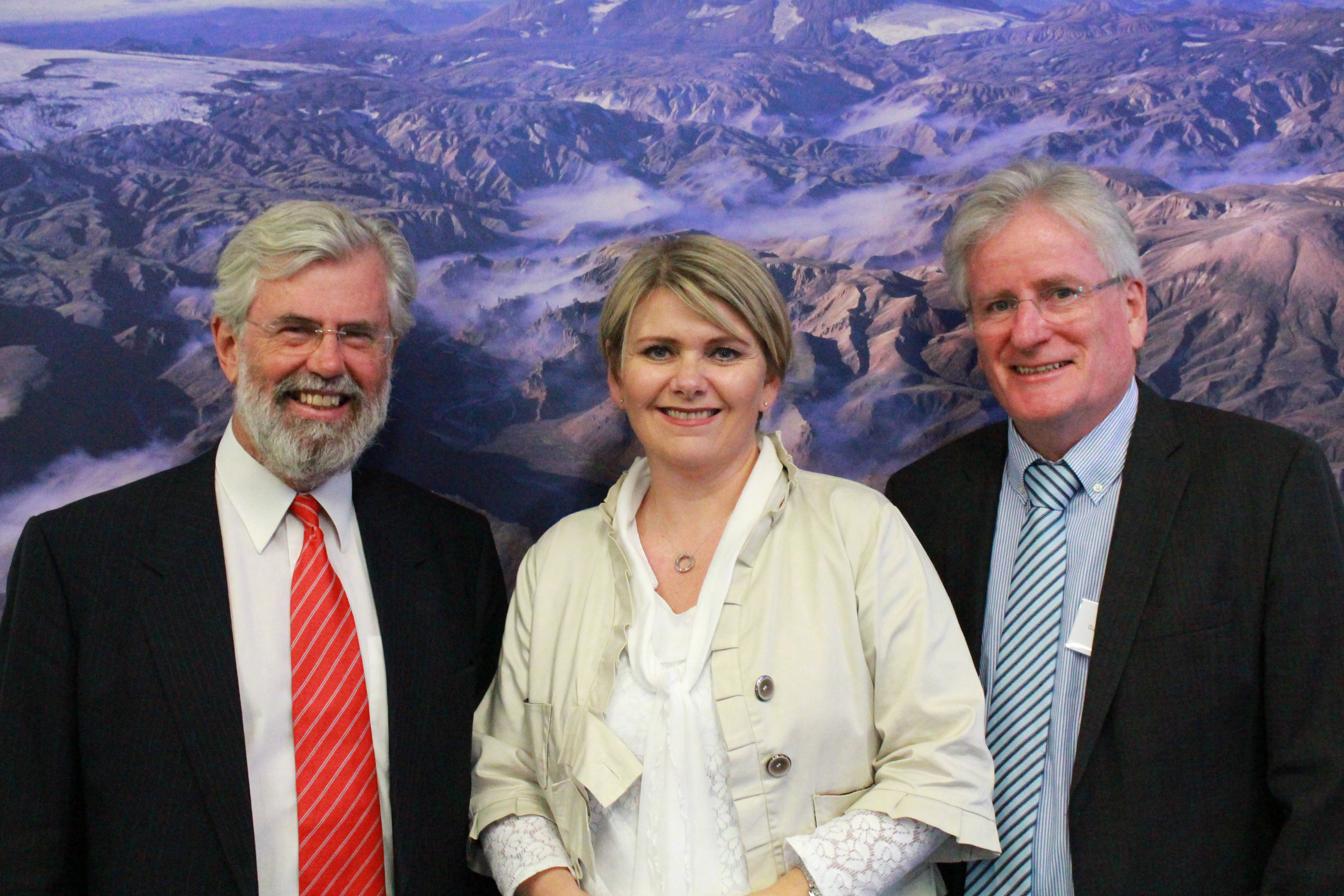 Left to right: Hans Jørgen Koch (Nordic Energy Research), Ragnheiður Elín Árnadóttir (Icelandic Minister of Industry and Commerce), Guðni Jóhannesson (Orkustofnun)